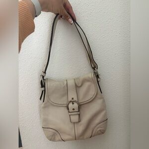 Elegant Coach Cream Shoulder Bag